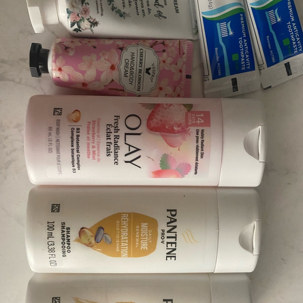 OLAY Fresh Radiance Body Wash - Pink and White